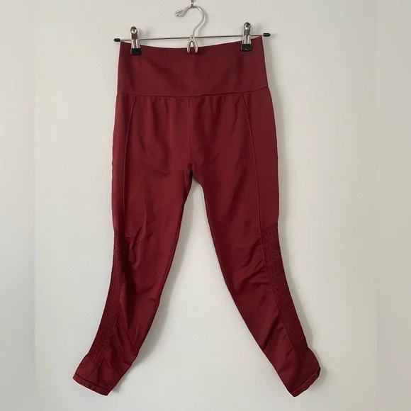 Fabletics SYNC High-Waisted Perforated 7/8 Leggings XS Burgandy Red - Picture 4 of 9